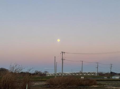 月 空,夕焼け,夕方の写真素材