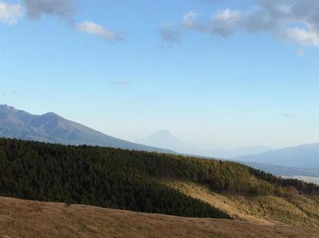 霧ヶ峰からの薄っすら富士山 霧ヶ峰からの薄っすら富士山の写真