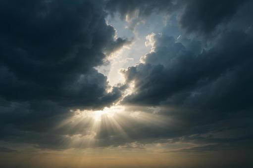 薄明光線と暗雲 薄明光線と暗雲の写真