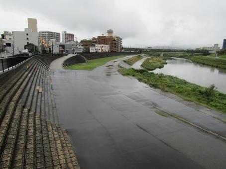 雨の足羽川 雨の足羽川 足羽川,足羽,福井の写真素材