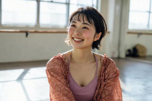 ヨガスタジオの若い女性-6 ヨガスタジオの若い女性-6の写真