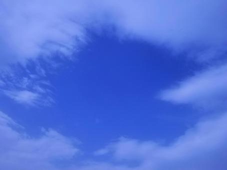 爽やかな空と雲の壁紙素材 爽やかな空と雲の壁紙素材の写真