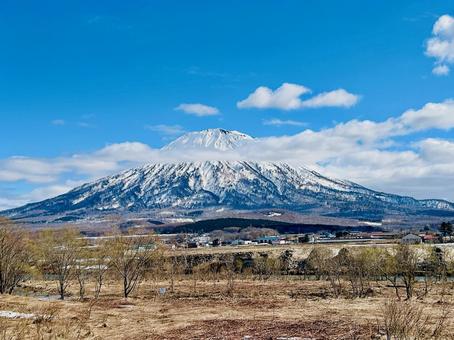 春の羊蹄山 春の羊蹄山 羊蹄山,観光スポット,倶知安町の写真素材