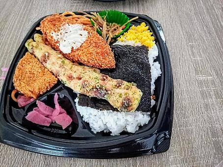昼食 のり弁当 食事 昼食 のり弁当 食事 のり弁当,ちくわ,海苔の写真素材