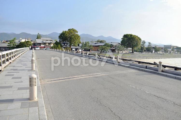 欄干の壊れた渡月橋 渡月橋,嵐山,欄干崩壊の写真素材