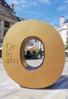 フランス オルレアン Oのオブジェ フランス オルレアン Oのオブジェ フランス,オルレアン,パリ近郊の写真素材