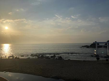 糸島夫婦岩と夕焼け 糸島夫婦岩と夕焼け 福岡,糸島,夫婦岩の写真素材