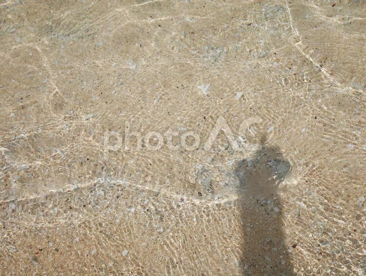 沖縄の海と影 海,透き通る,沖縄の写真素材