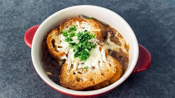 とろけるチーズのオニオングラタンスープ とろけるチーズのオニオングラタンスープ オニオングラタンスープ,スープ,玉ねぎの写真素材