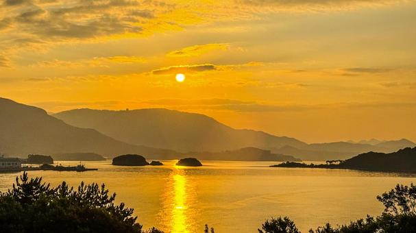 朝焼けのエンジェルロード 朝焼けのエンジェルロード 小豆島,海,風景の写真素材