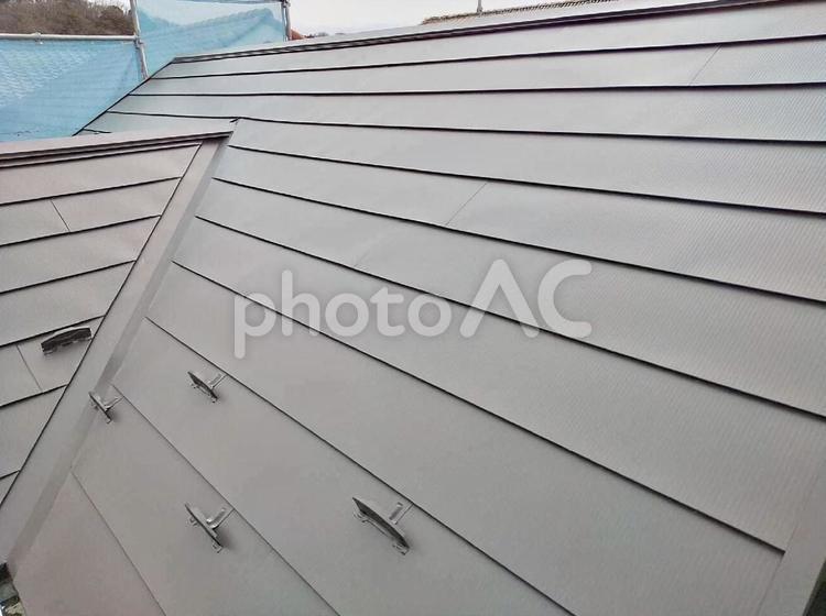 ガルバリウム鋼板のカバー工法後 ガルバリウム,屋根,施工後の写真素材