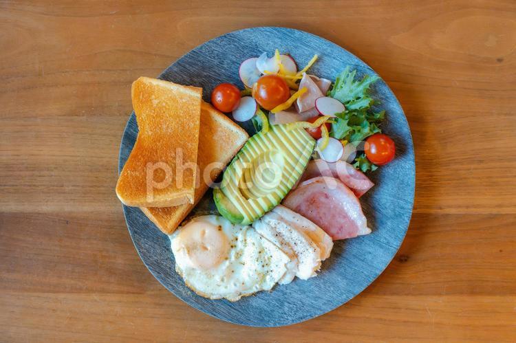 アボカドとトーストのモーニング トースト,パン,アボカドの写真素材