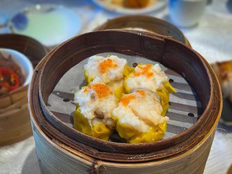 竹せいろに並ぶ海老焼売のアップ飲茶の点心 焼売,点心,飲茶の写真素材