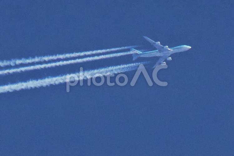 四万フィートの旅客機3 旅客機,飛行機雲,空の写真素材