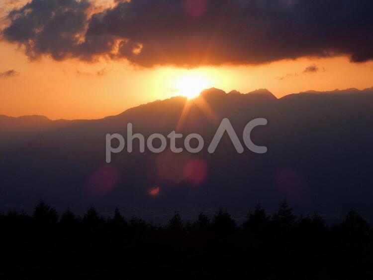 信州高ボッチから見た夕日 夕日,高ボッチ,信州の写真素材