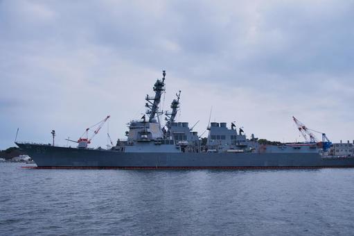 横須賀港に停泊している船 横須賀港,船,最先端の写真素材