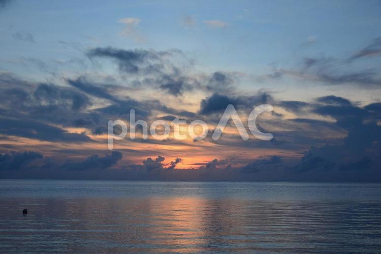 西表島の星立海岸の夕日 西表島,八重山諸島,八重山の写真素材