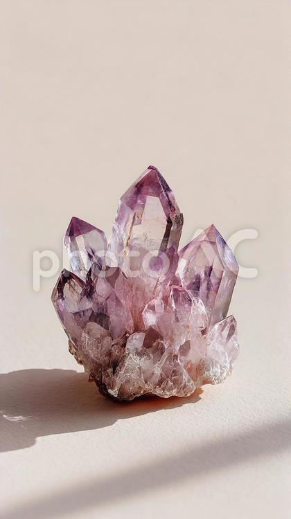 淡いピンクの水晶、神秘の輝き クリスタル,水晶,天然石の写真素材