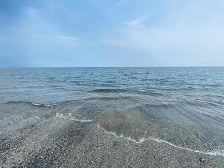砂浜と青空に続く夏の海 砂浜と青空に続く夏の海 海,波打ち際,青い海の写真素材