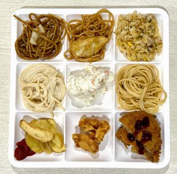 バイキング　茶色一色　炭水化物多め 茶色一色,炭水化物多め,焼きそばの写真素材