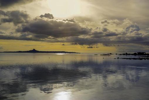 Ie Island, Okinawa and the fantastic evening sky, JPG Ie Island, Okinawa and the fantastic evening sky, JPG
