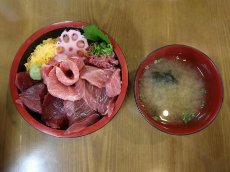 青森 まぐろ尽くし丼 青森,まぐろ尽くし丼,まぐろ丼の写真素材