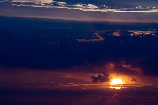 夕陽と雲 夕陽と雲の写真