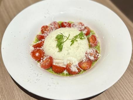 ブッラータ(ブラッティーナ)のカプレーゼ カプレーゼ,ブッラータ,ブラッティーナの写真素材