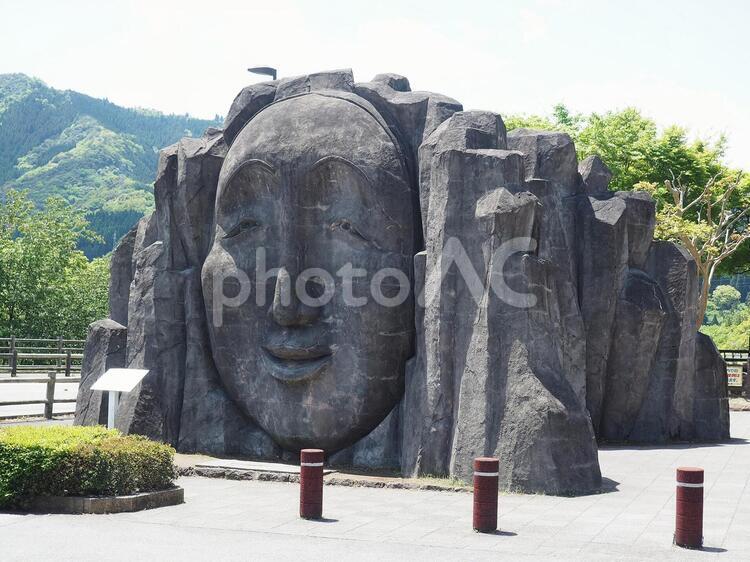 巨大な神楽面のオブジェ 神楽面,オブジェ,高千穂の写真素材