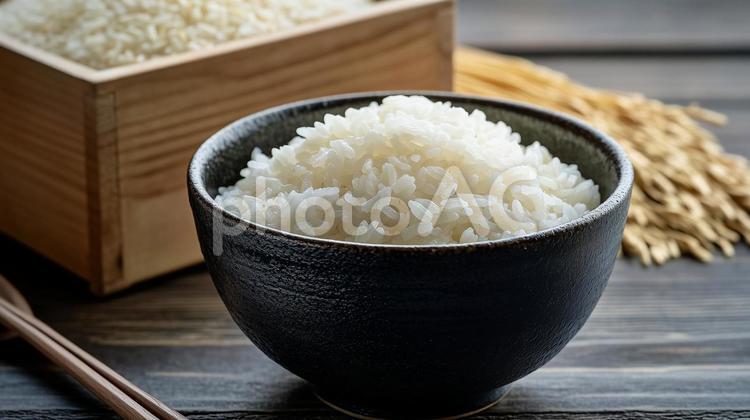 白ご飯と収穫したての米と稲穂 米,稲穂,ご飯の写真素材