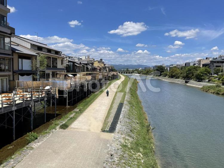 夏の鴨川2 鴨川,夏,青空の写真素材