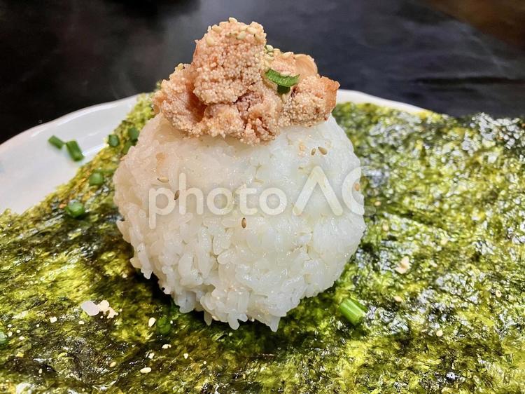 明太乗せおむすび(その③/炙り/たらこ) おむすび,おにぎり,お握りの写真素材