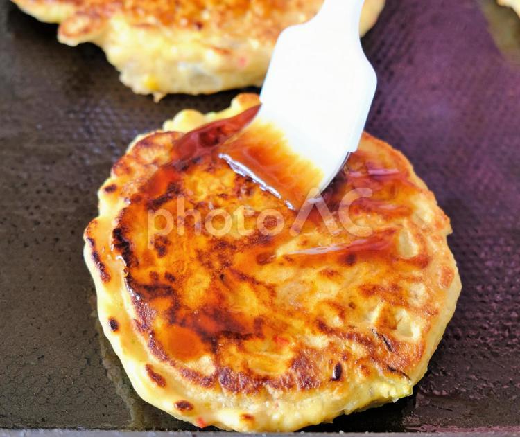 お好み焼き５ お好み焼き,ハケ,ソースの写真素材