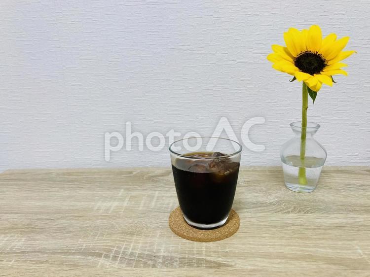 アイスコーヒーとひまわり アイスコーヒー,コーヒー,ひまわりの写真素材