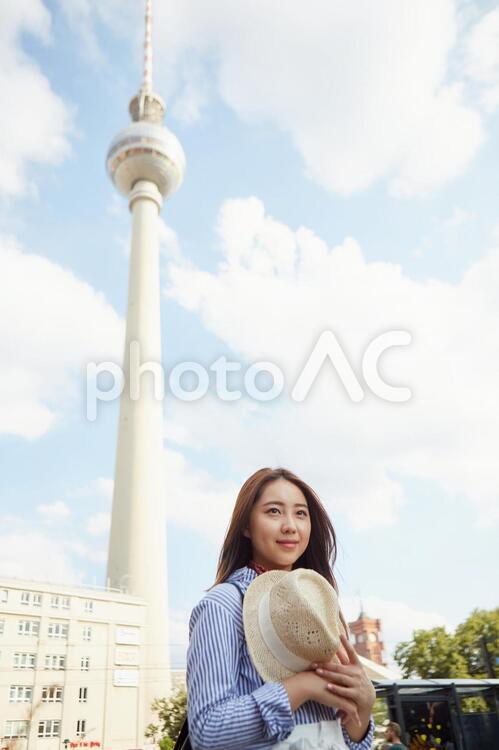 観光地にいる海外旅行中の女性15 海外旅行,女性,日本人の写真素材