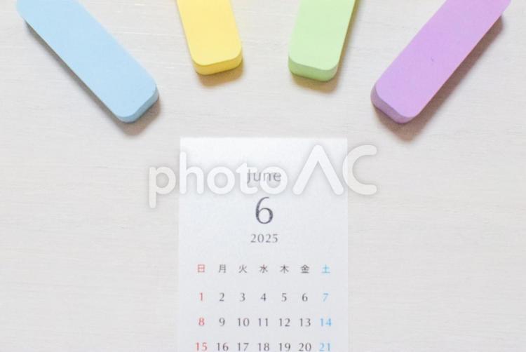 2025年6月のカレンダーと文具① 6月,六月,カレンダーの写真素材