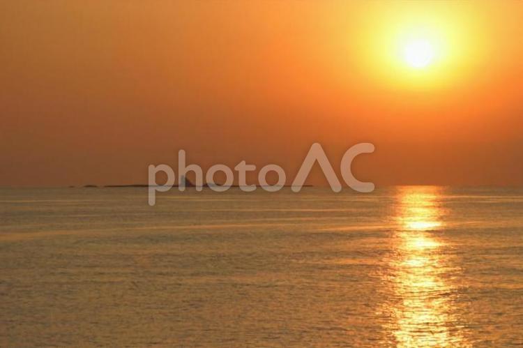 湘南の風景 烏帽子岩,えぼし岩,夕焼けの写真素材