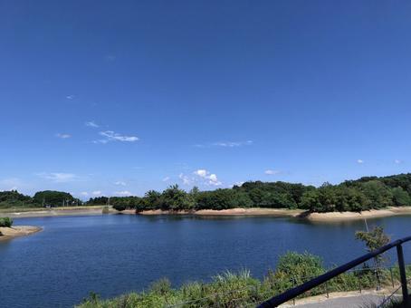 晴天の湖と豊かな自然風景 湖,空,青空の写真素材