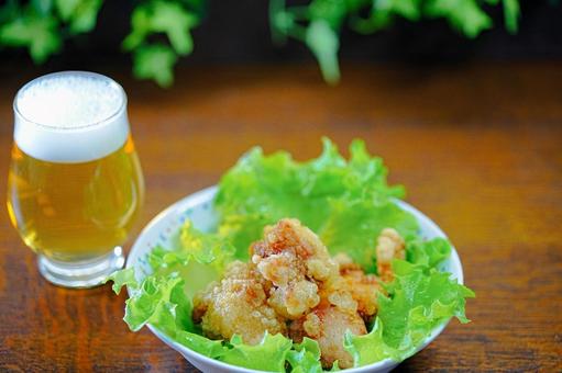 ビールと竜田揚げ ビールと竜田揚げ 食事,食卓,鶏肉料理の写真素材