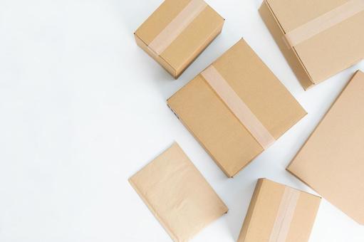 色々なサイズのダンボール 色々なサイズのダンボール ダンボール,荷物,白背景の写真素材