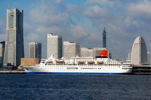 にっぽん丸とみなとみらい にっぽん丸,客船,クルーズ船の写真素材
