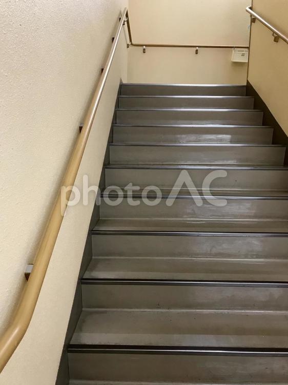 上り階段 階段,施設,上りの写真素材