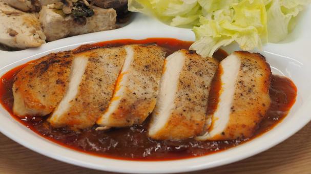 手作り・チキンソテーナポリタンソース添え チキンソテー,ナポリタンソース添え,手作りの写真素材