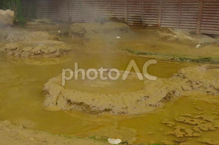 大分県の地獄めぐりにある、かまど地獄 地獄めぐり,かまど地獄,かまど地獄四丁目の写真素材