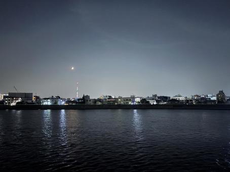 三日月とスカイツリー 三日月とスカイツリー 夜景,景色,夜の写真素材