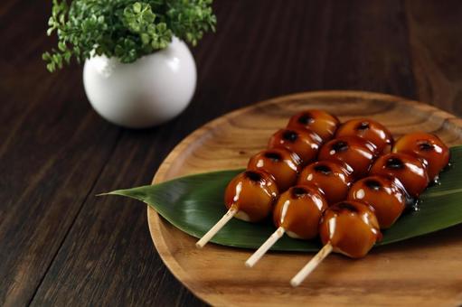 みたらし団子の串焼き みたらし団子,団子,和菓子の写真素材