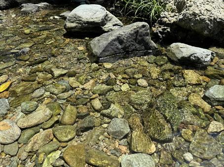 A clear river where you can see the boulders at the bottom, JPG