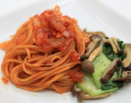 あり合わせ材料で作った賄いパスタ パスタ,スパゲッティ,賄いの写真素材