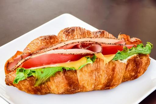 クロワッサンのサンドウィッチ クロワッサンのサンドウィッチの写真