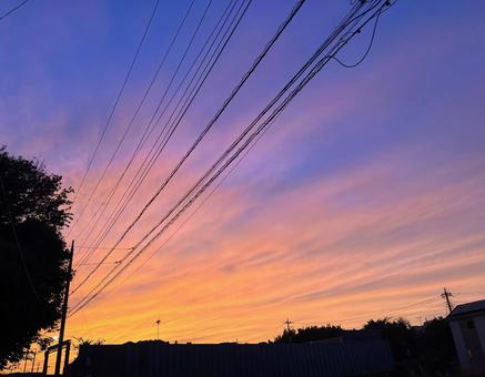 夕焼け 夕焼け 夕焼け,空,鮮やかの写真素材